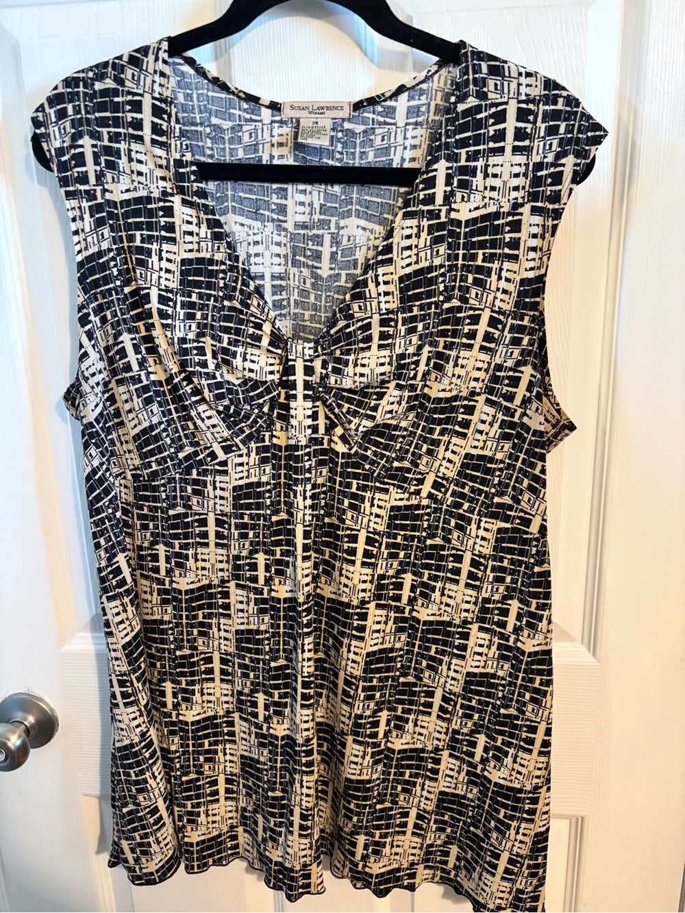 😍Susan Lawrence Black and Cream Abstract Grid Sleeveless Top Sixe 2X